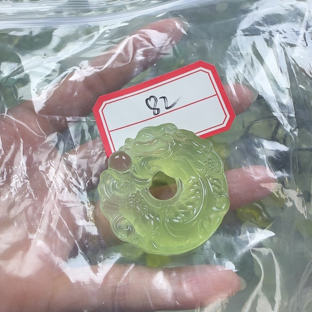 大***刘未镶嵌蛇纹石玉颈饰