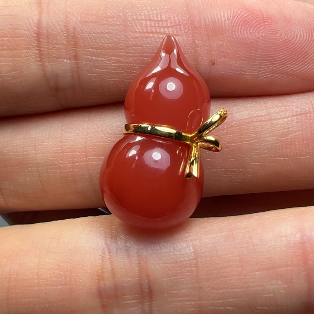 南红玛瑙18K金镶嵌吊坠