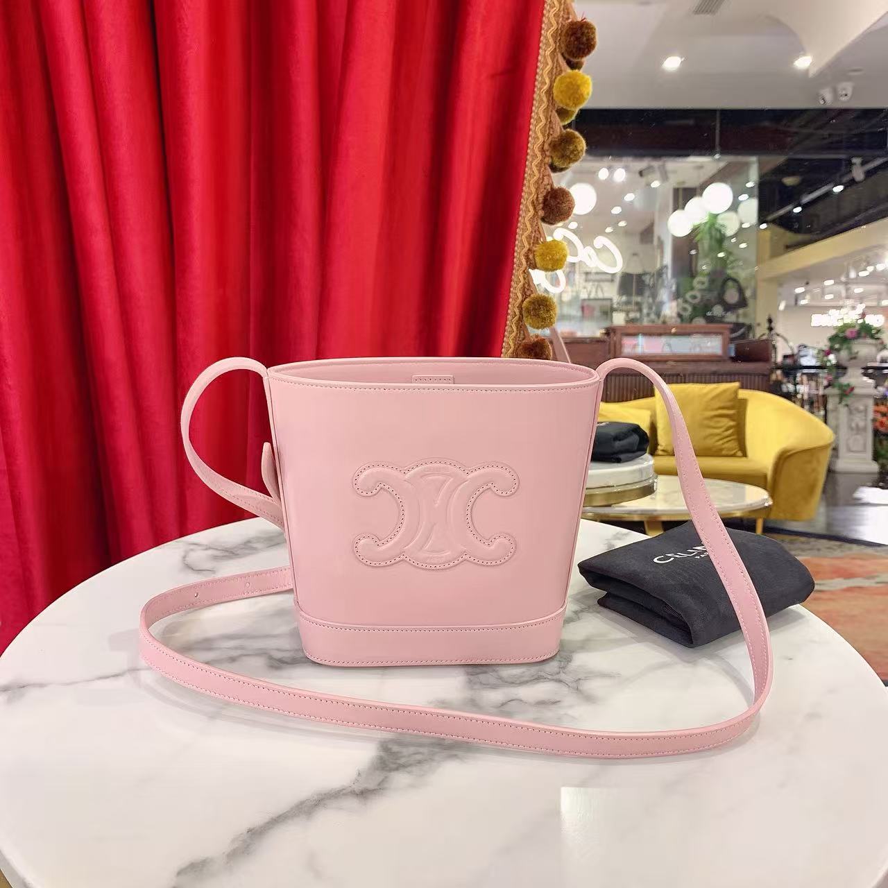 95新 Celine/思琳 GGS凯旋门水桶包mini粉色金扣牛皮88879308