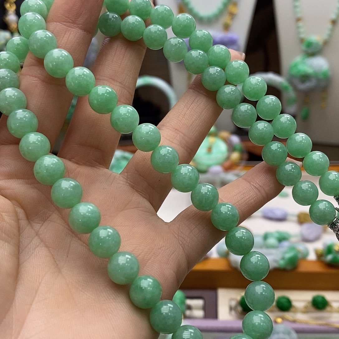 颈饰未镶嵌翡翠天然