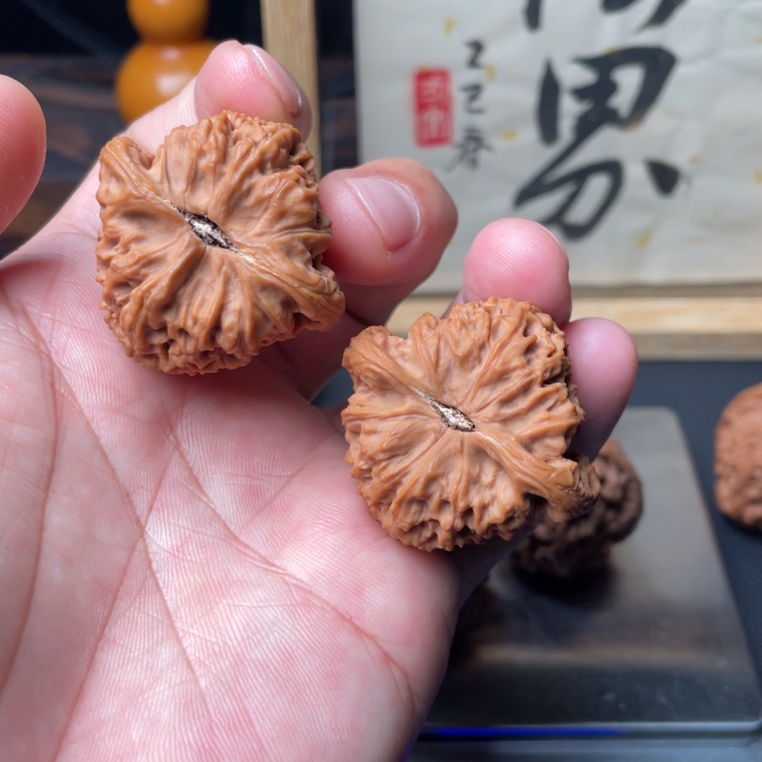 大***指吊坠文玩核桃南疆石