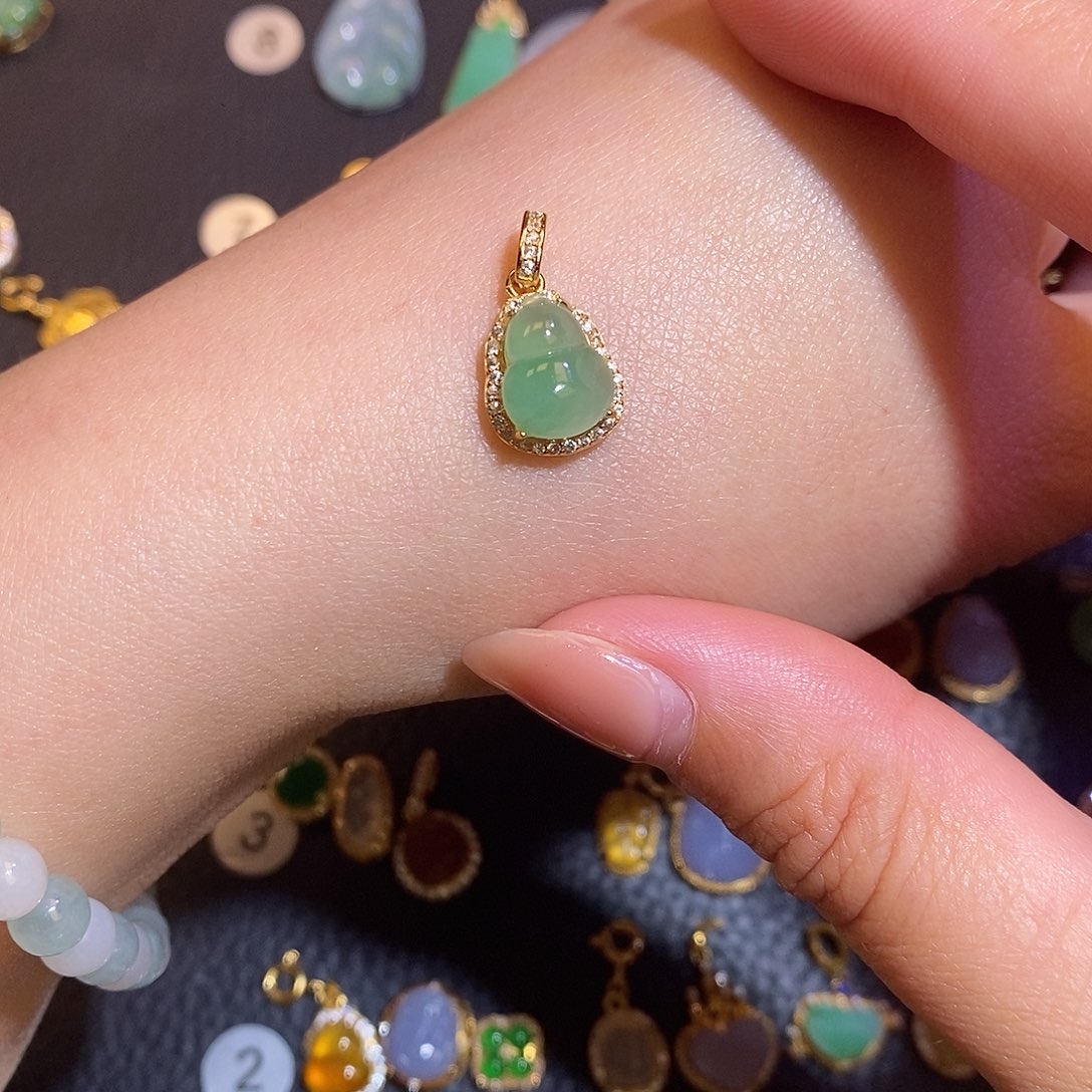 h***y翡翠银S925镶嵌颈饰翡翠