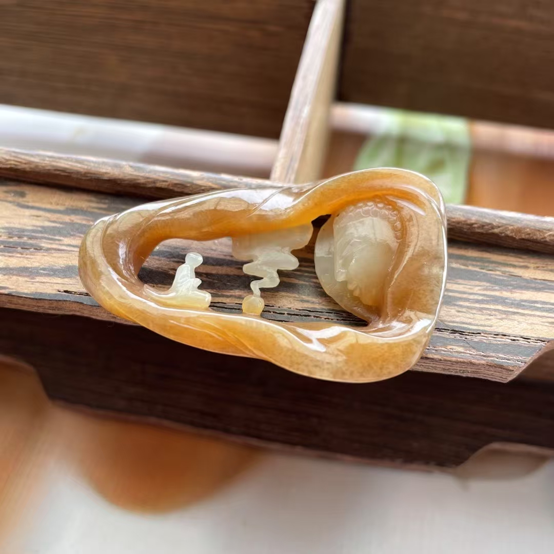 黄白老玉圈糖悟道横挂件吊坠一心向佛手工雕刻俏色巧雕