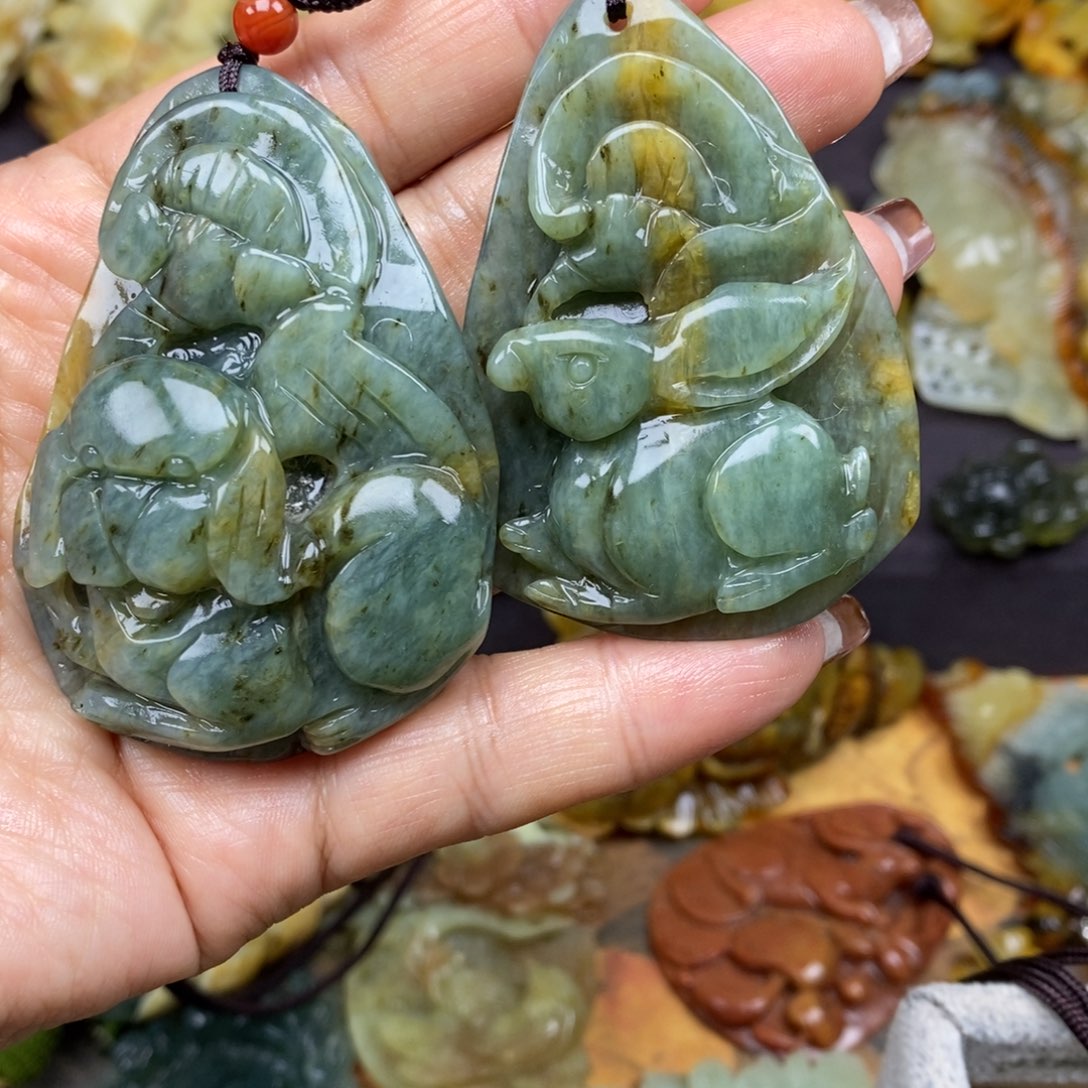 蛇纹石玉颈饰未镶嵌