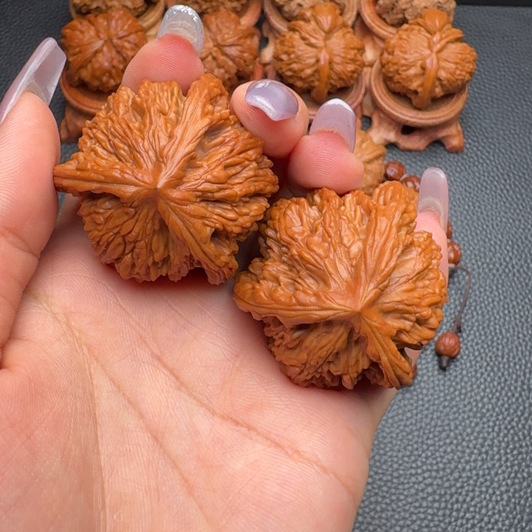 文玩核桃吊坠虎头三棱，精品配对