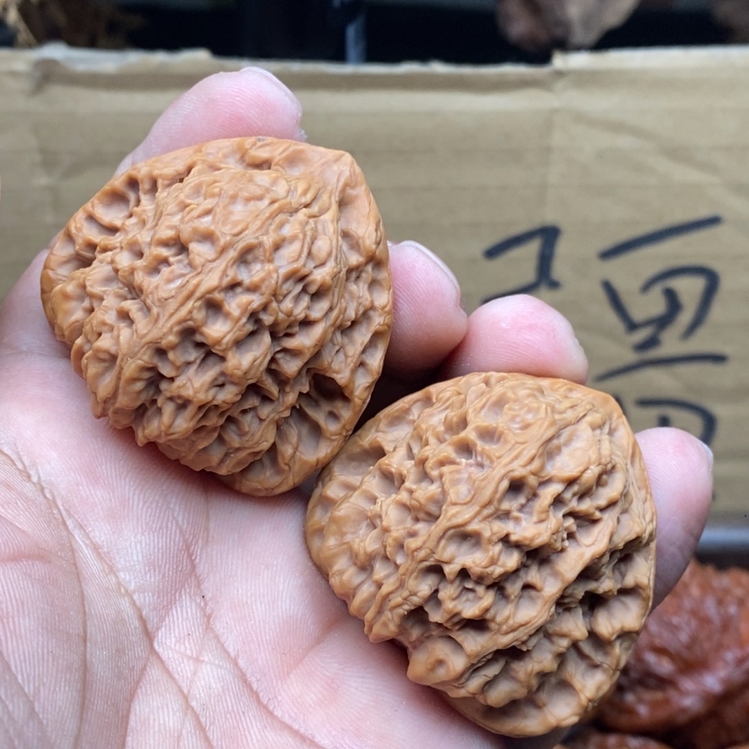 碧***山把件文玩核桃42三角疆………………