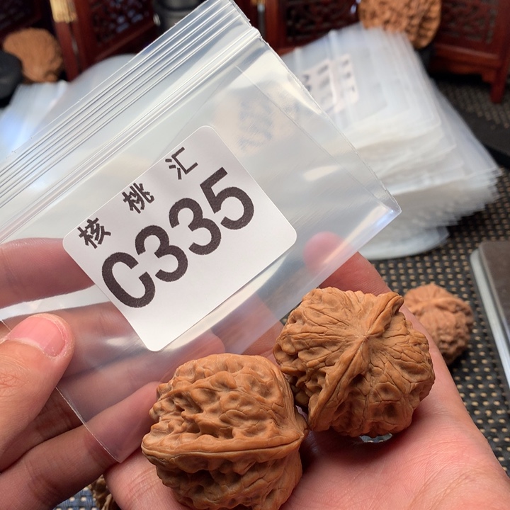 文玩核桃吊坠沉水狮子头