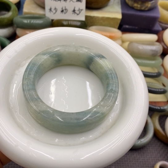 石英岩玉未镶嵌手饰