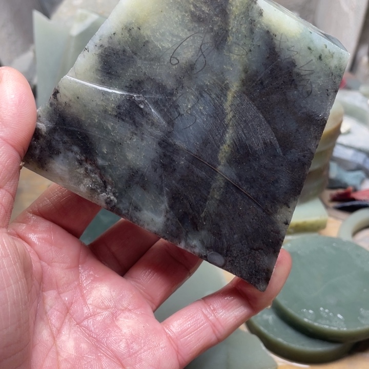 独山玉未镶嵌手镯加工定制