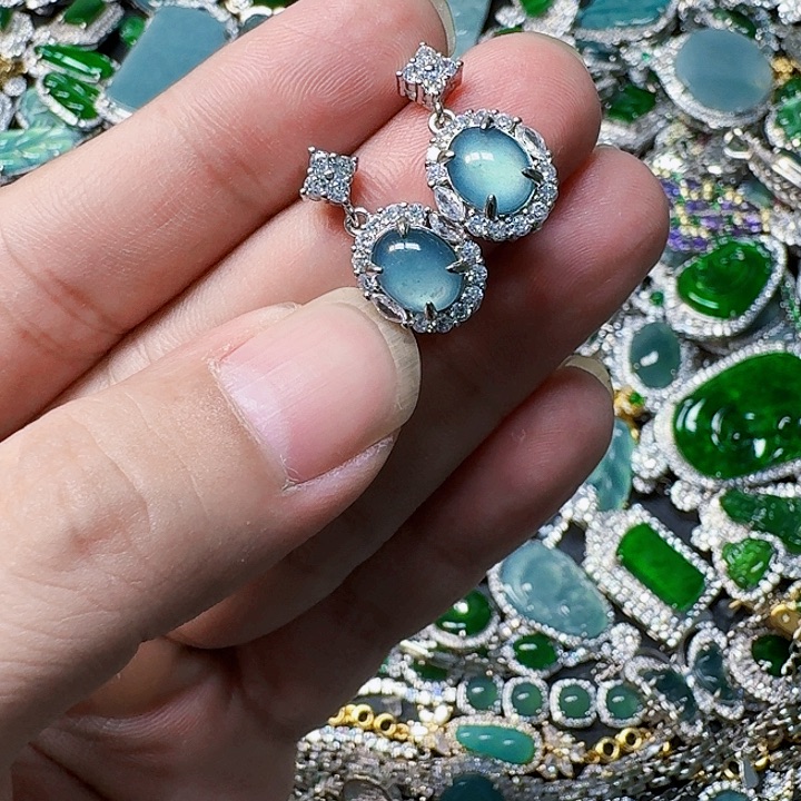 翡翠颈饰未镶嵌天然A货翡翠放漏