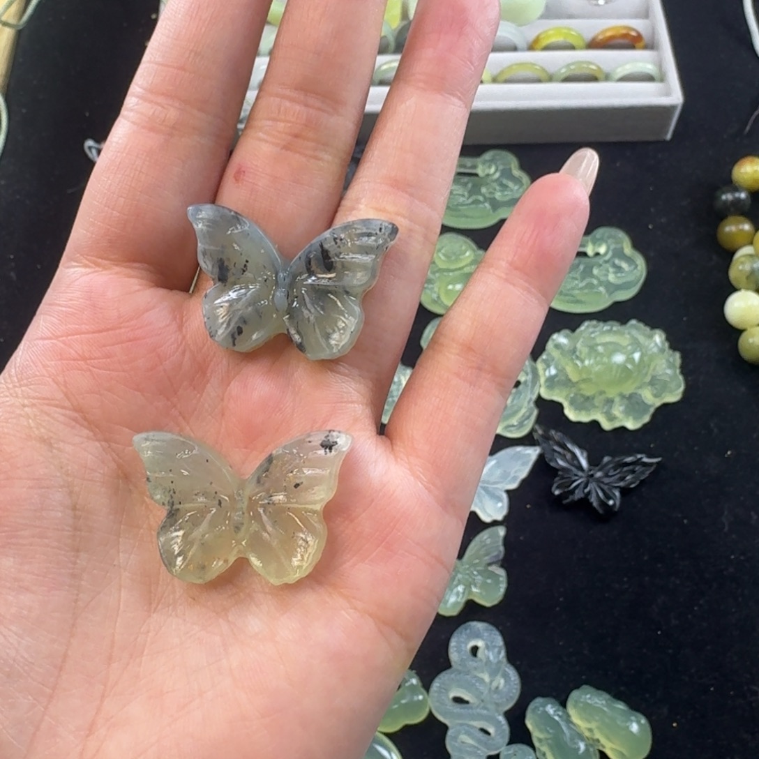 n***0蛇纹石玉合金颈饰