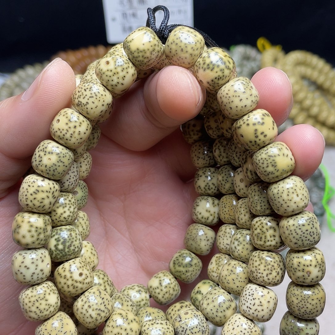 丹***哥星月菩提吊坠12尺寸，石玉料，带备籽