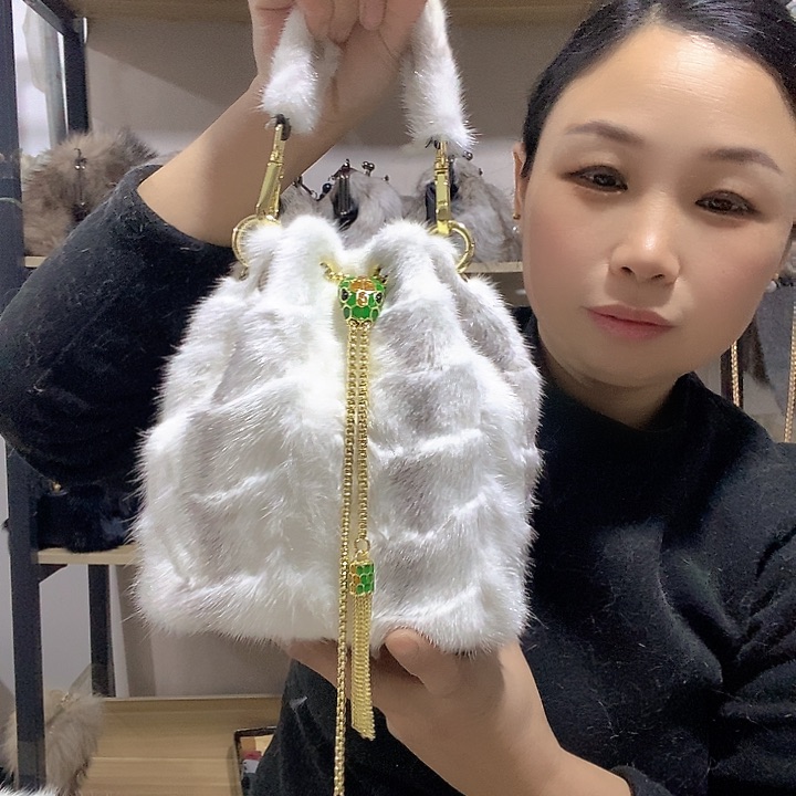白色水貂毛皮草包包