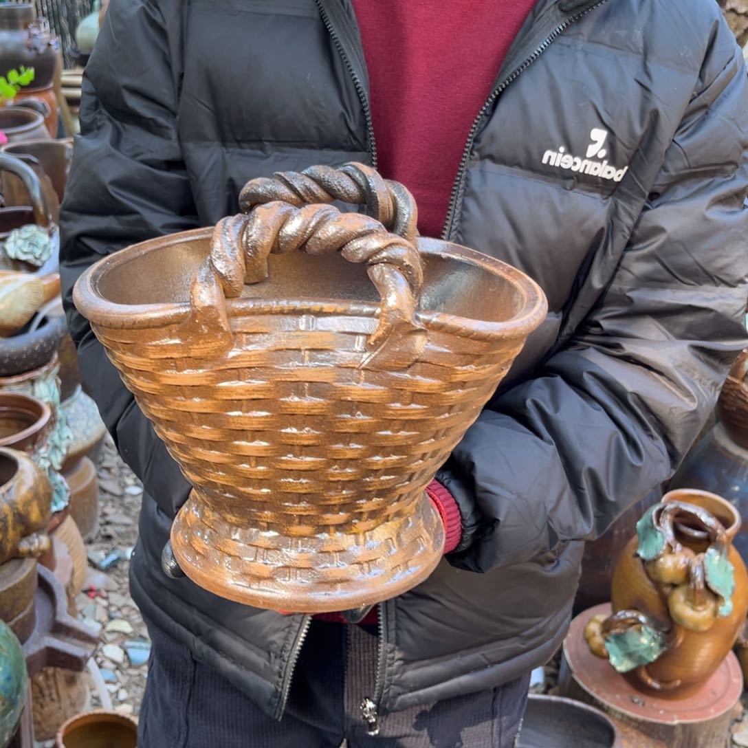 红陶高18长28宽18有孔