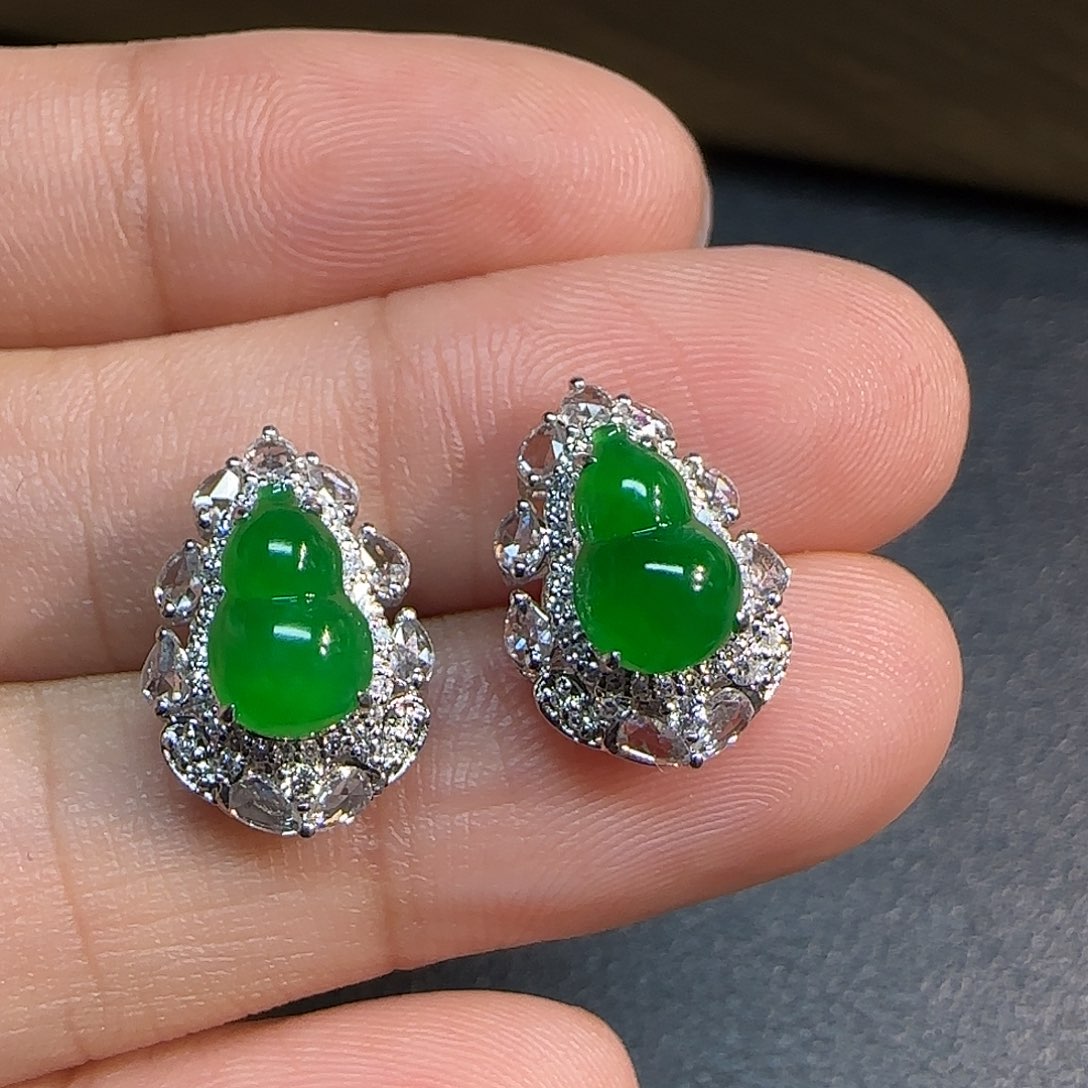 翡翠18K金镶嵌耳钉葫芦