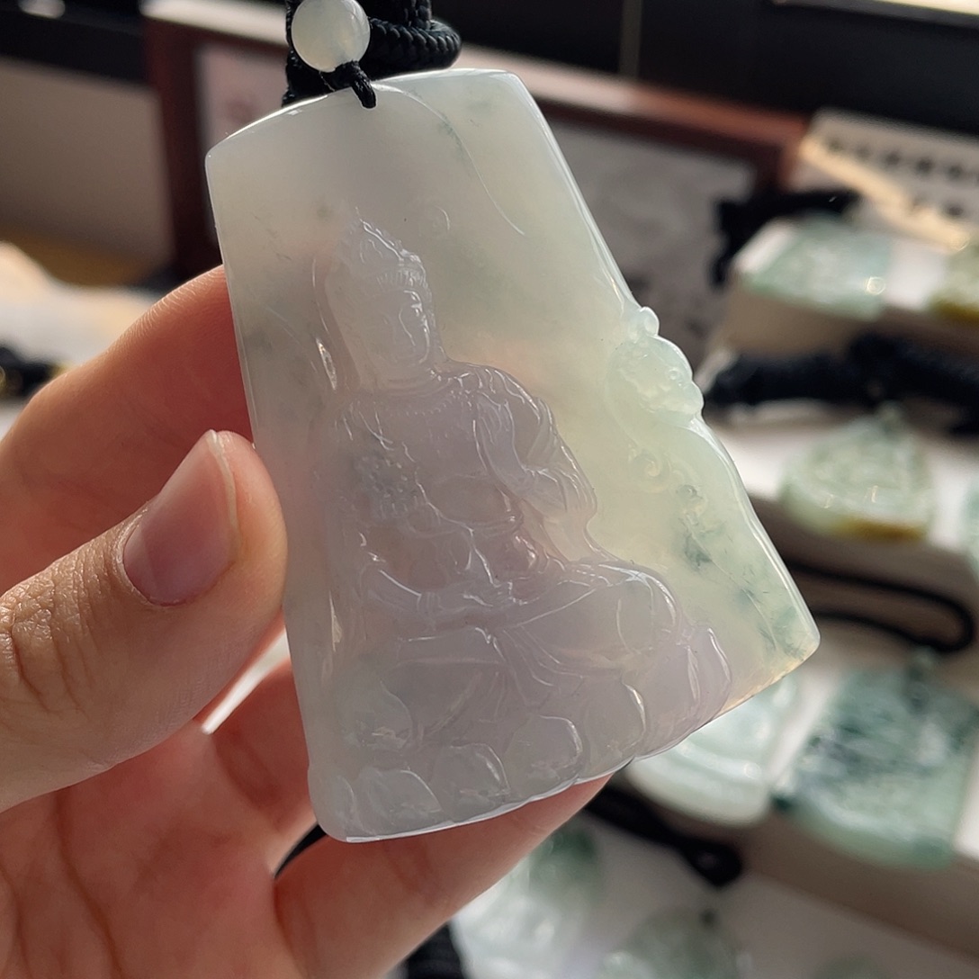 翡翠未镶嵌颈饰观音