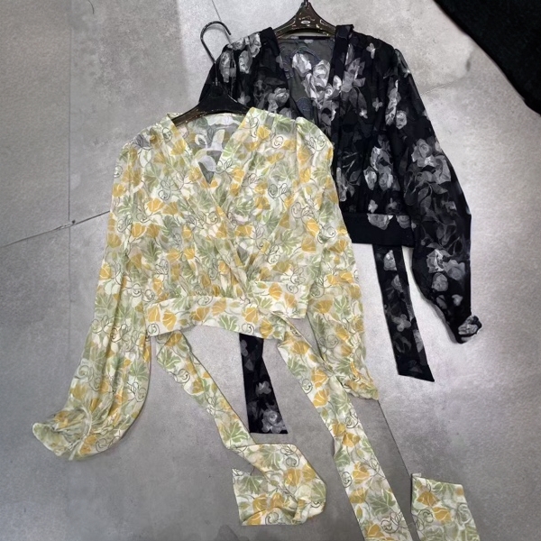 68275两色印花晕染系带收腰衬衫