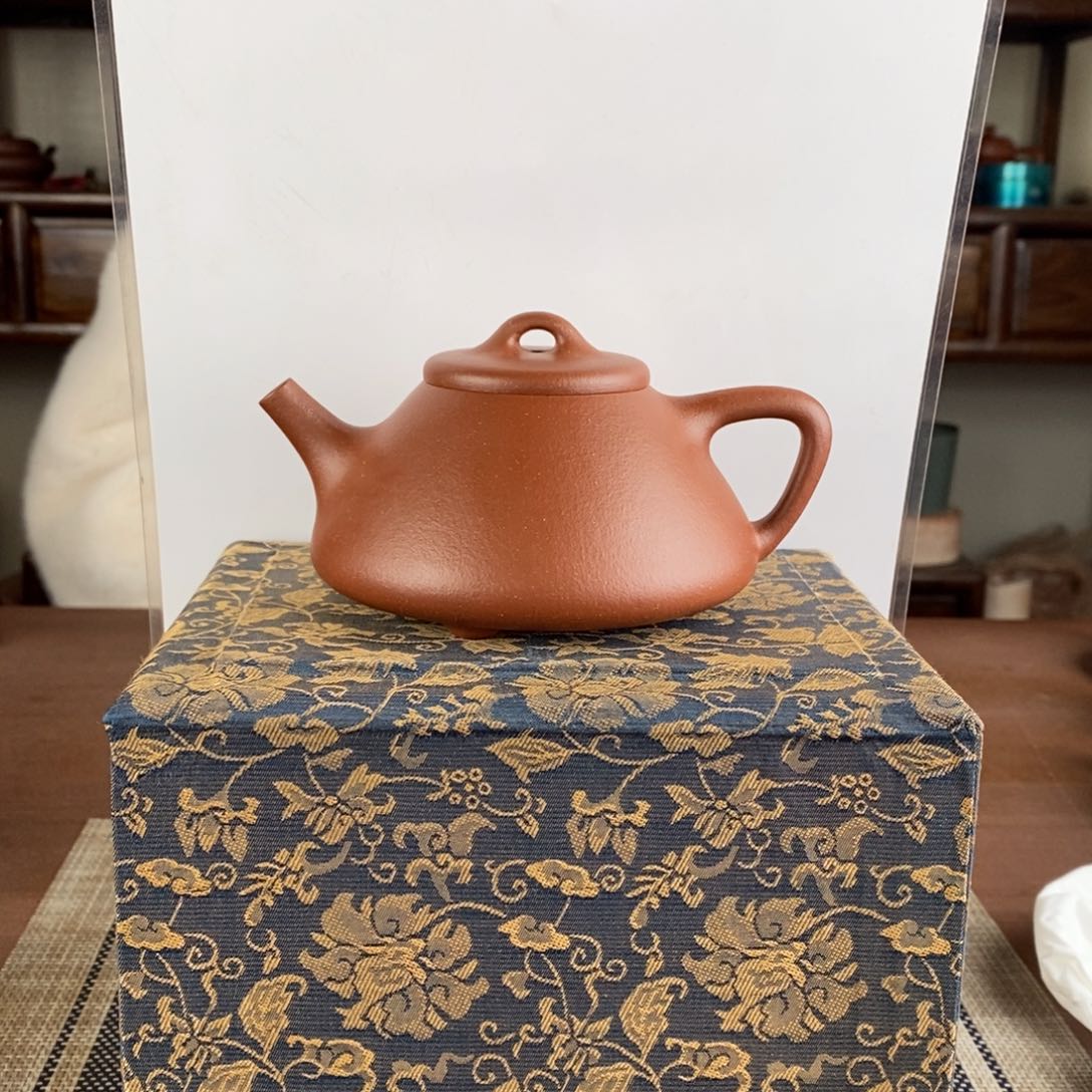 紫砂茶壶畅**作宜兴紫砂工艺美术精品