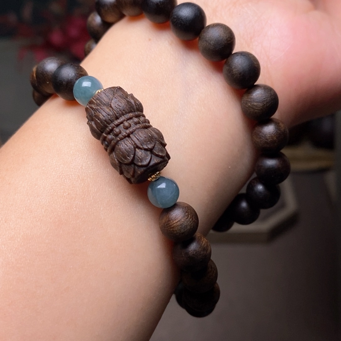 沉香手串越南星空富森红土0.8➕白棋莲花沉香木雕设计配饰