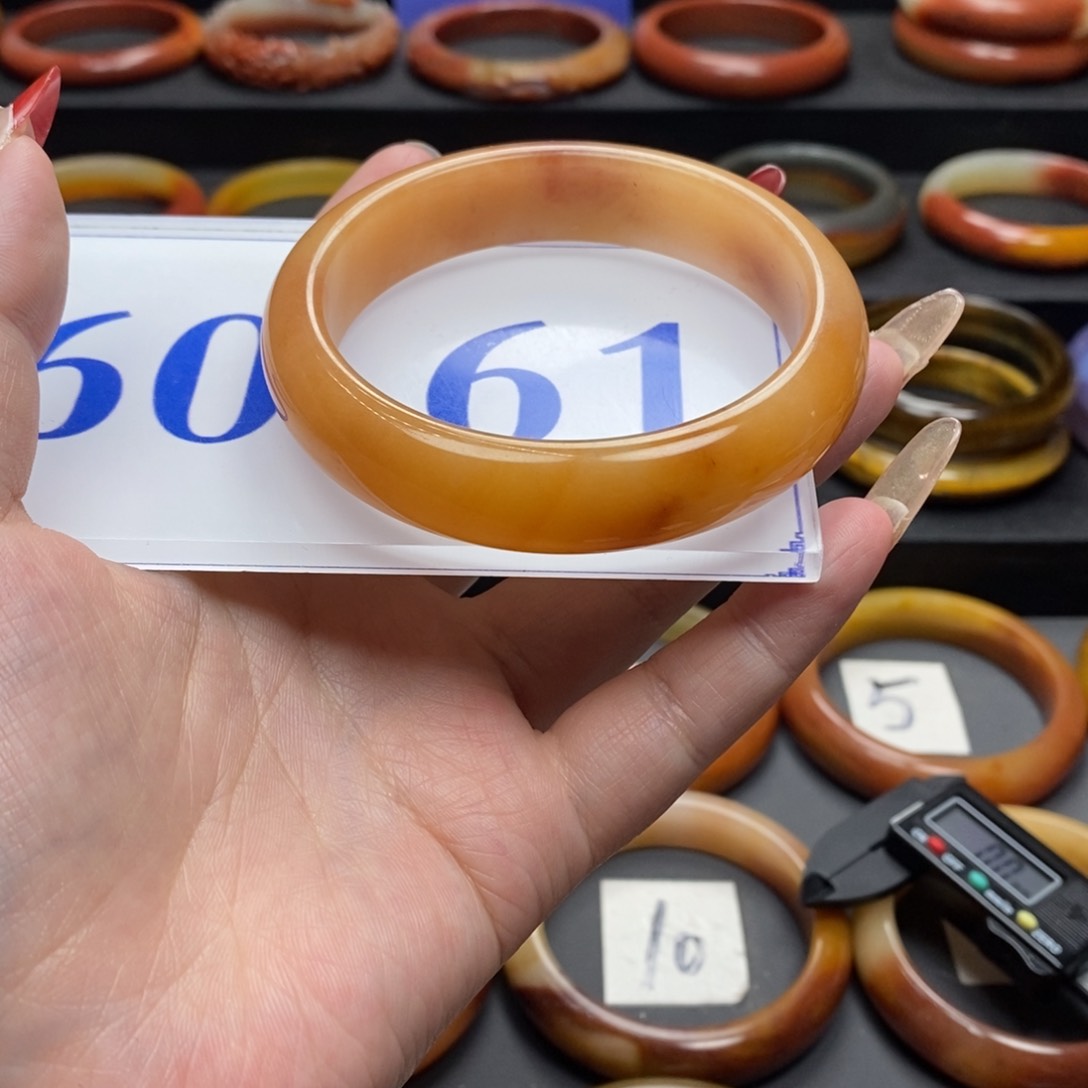 石英质玉（黄龙玉）手镯未镶嵌