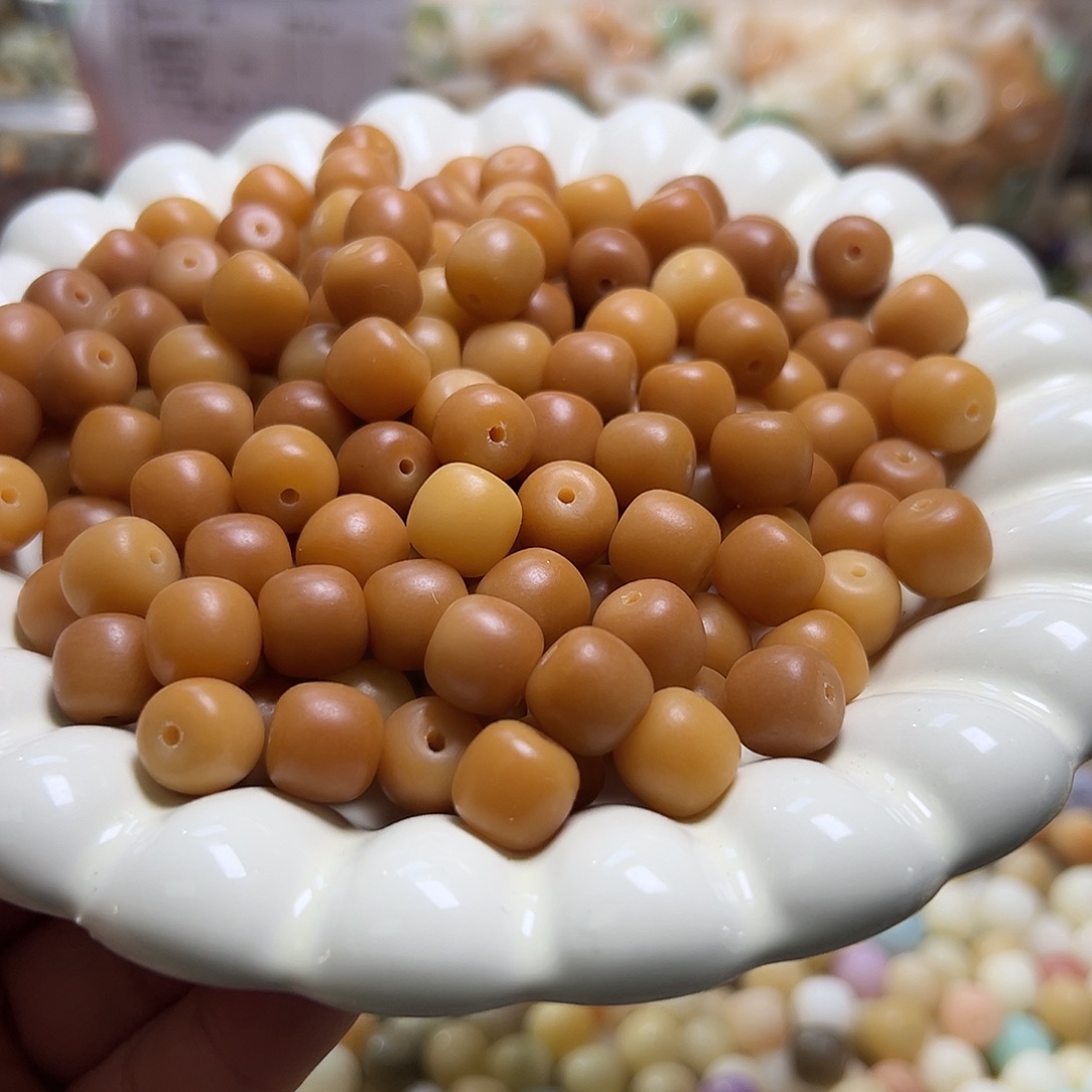 白玉菩提吊坠卡11鸡油黄桶110颗