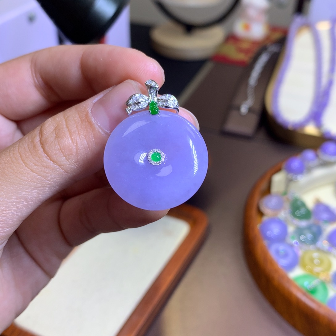 翡翠18K金镶嵌颈饰翡翠