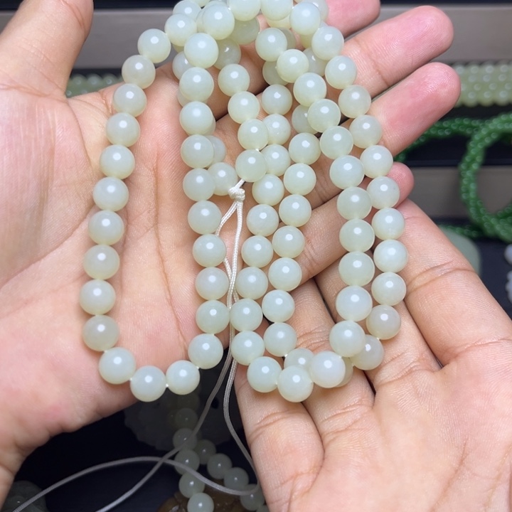 为****颈饰未镶嵌和田玉