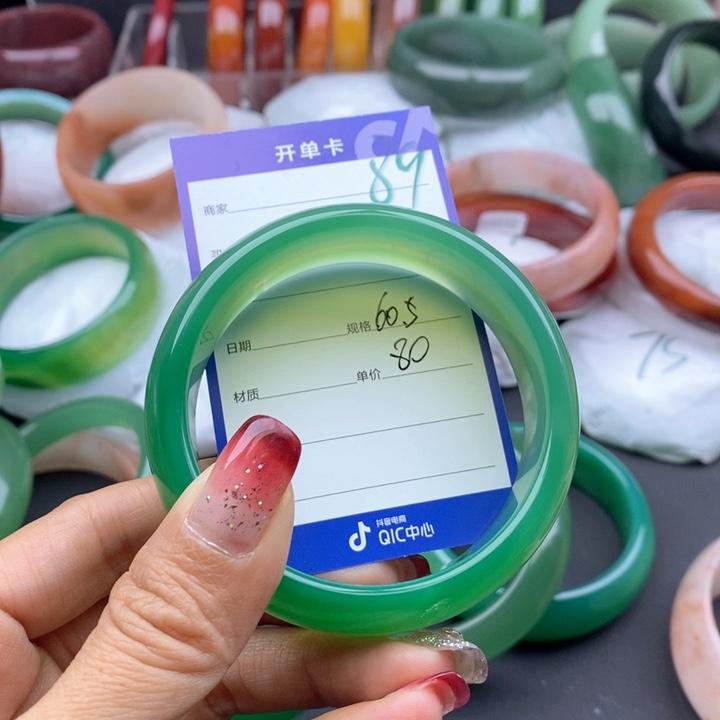 石英质玉手镯未镶嵌