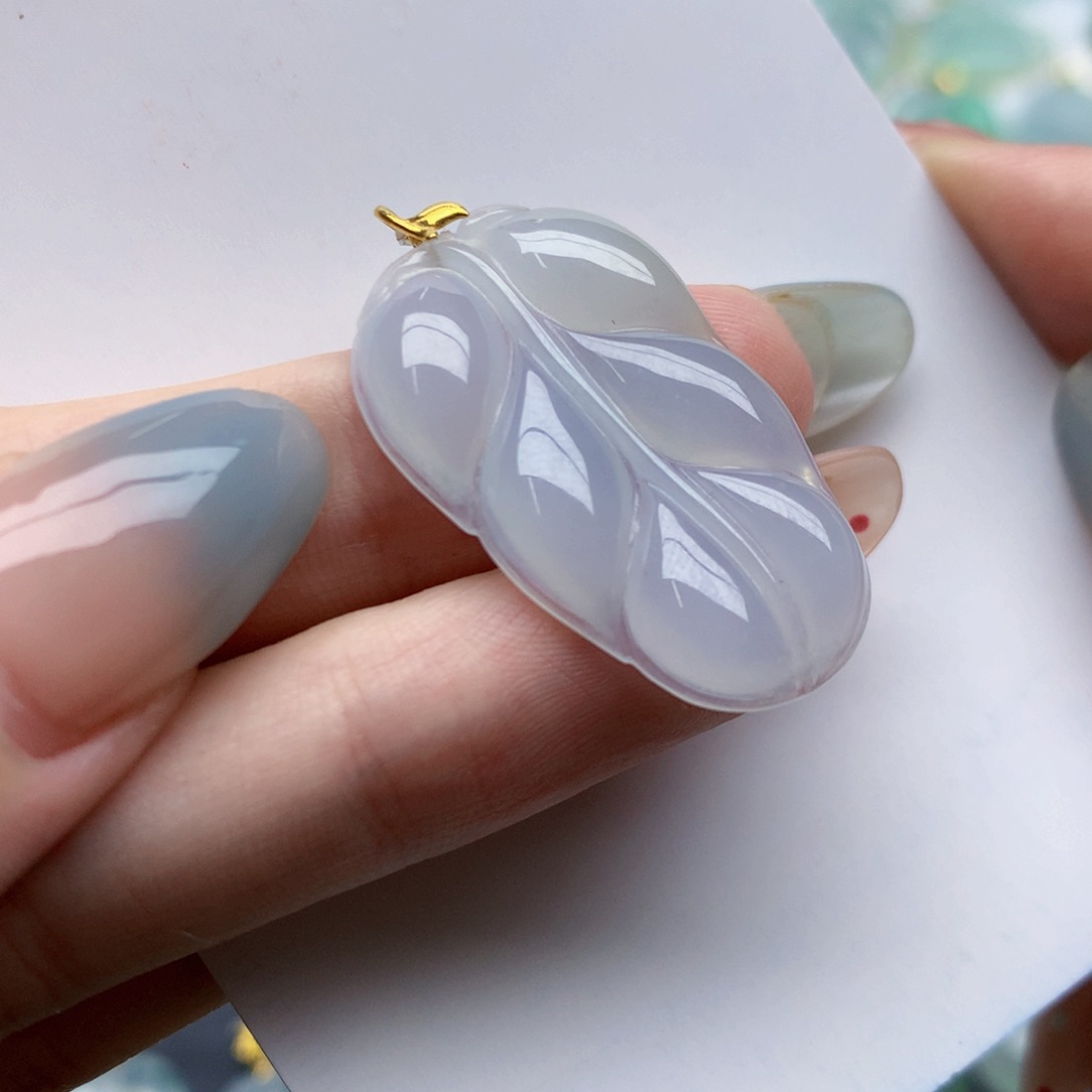 翡翠18K金镶嵌颈饰叶子