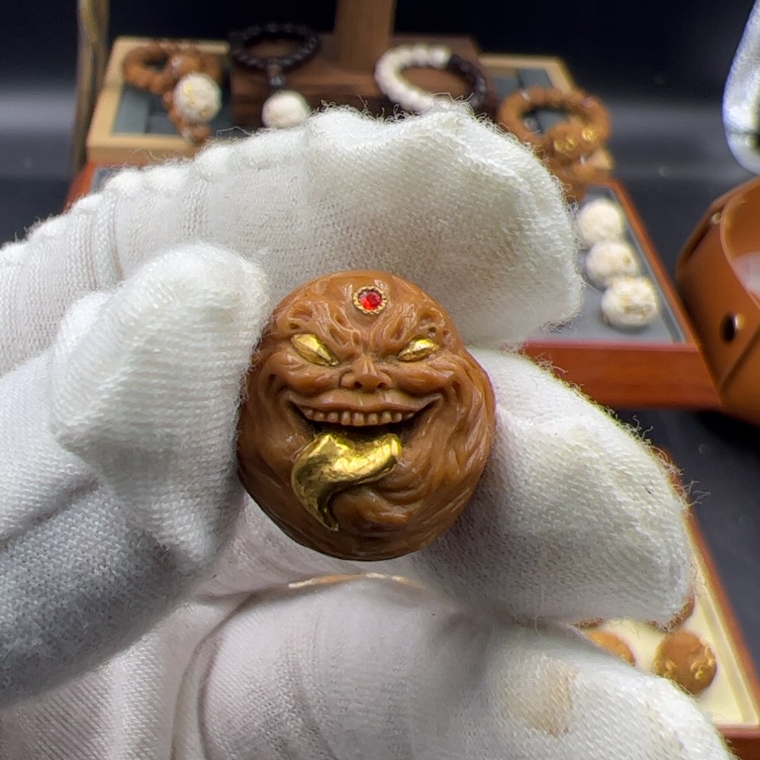 猴头核桃吊坠女****心妖僧