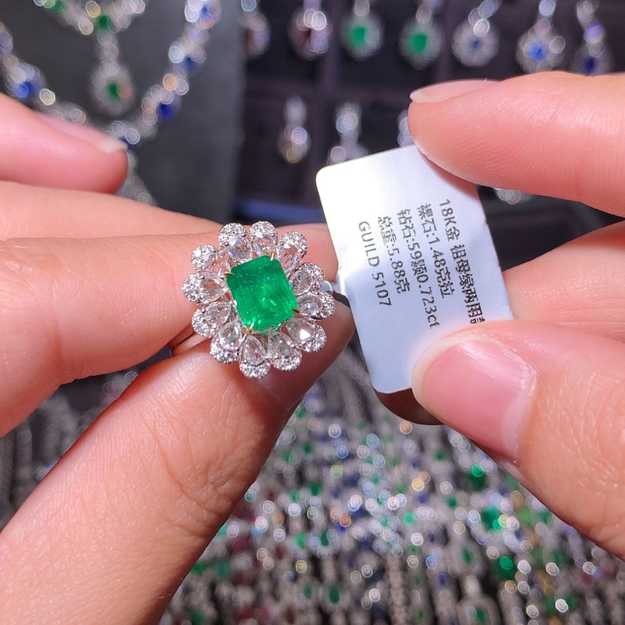 【闪购商品】祖母绿戒指18K金镶嵌