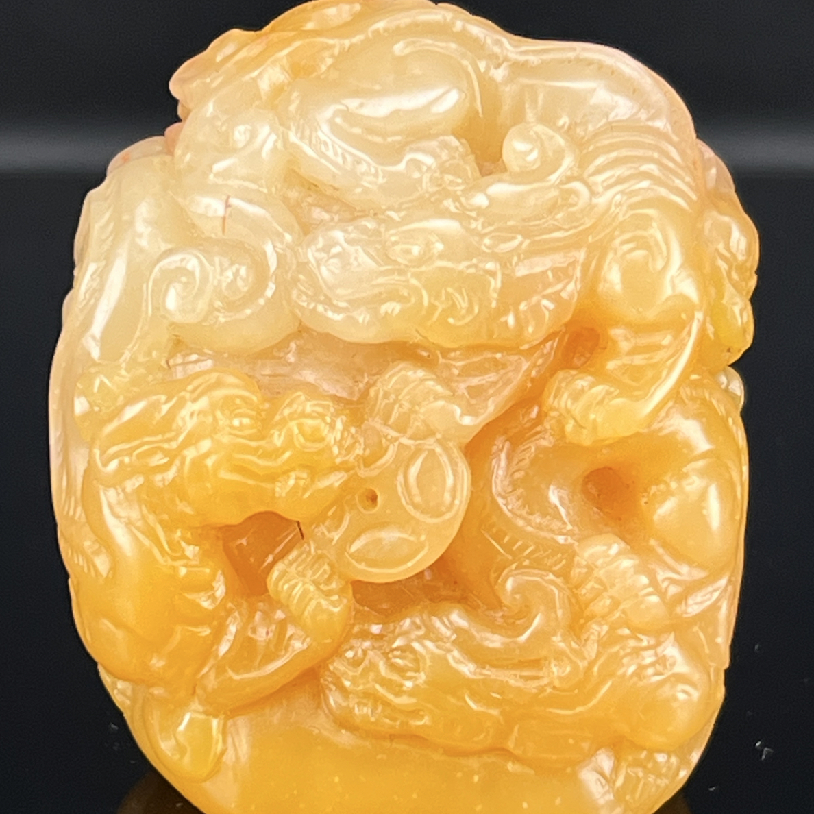 寿山田黄石（群螭献瑞）克重61克尺寸3.6/2.5/4.1