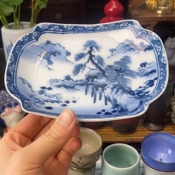   中古物品默认微瑕，谨慎参拍，满18包邮！