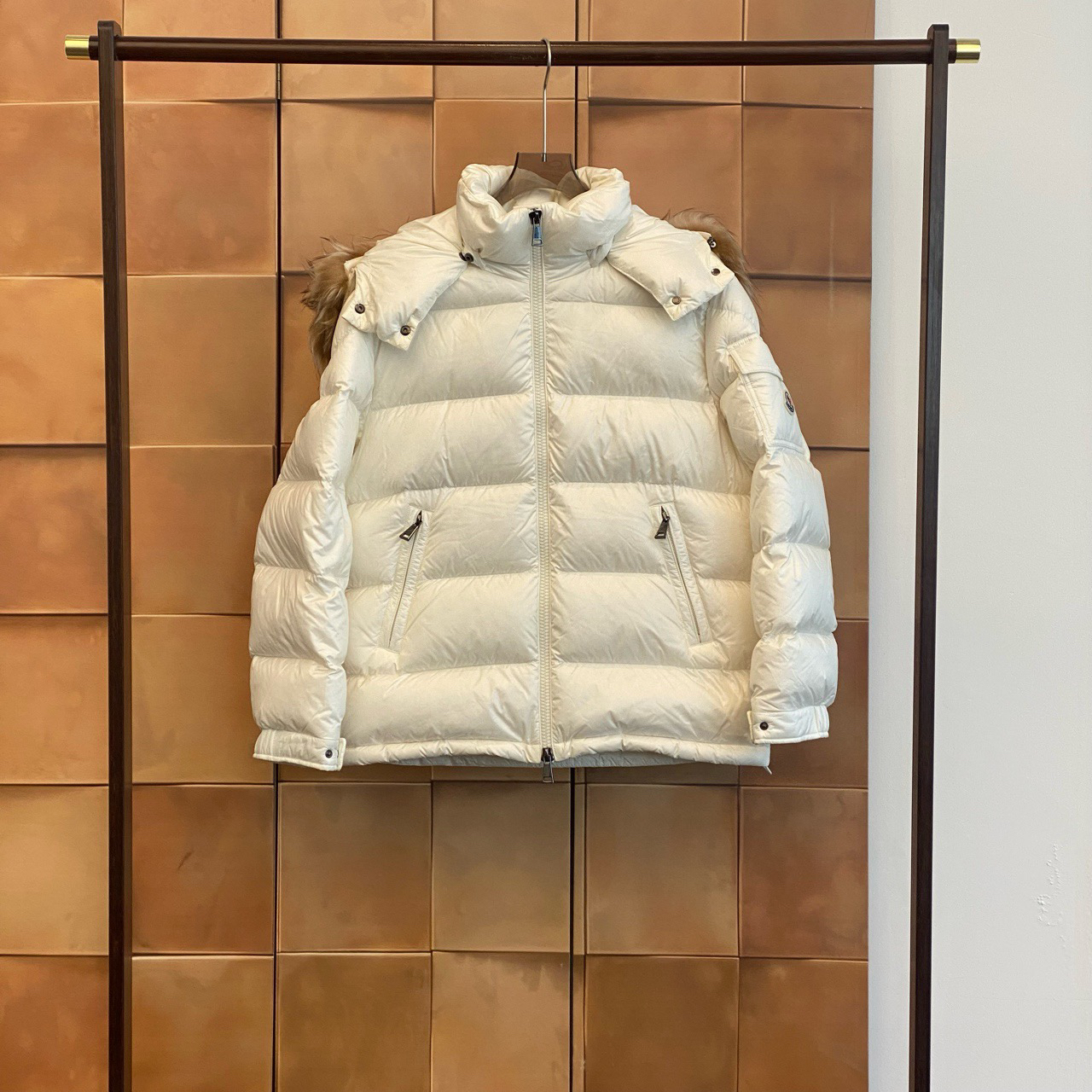 Moncler Mairefur白色刺绣徽标毛领羽绒服/2码/99新/27952