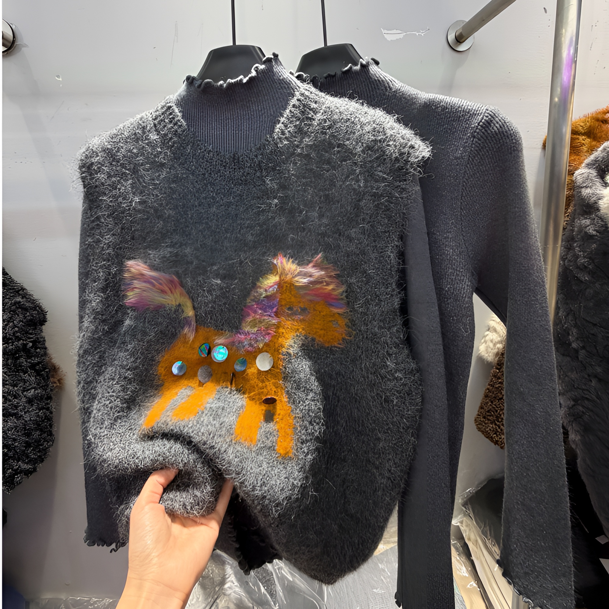 冬季新款百搭减龄卡通小马圆领针织马甲背心两件套