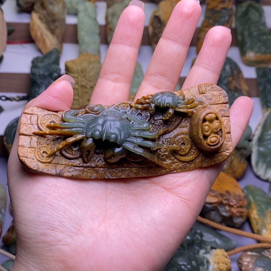 岫岩河磨玉（透闪石质玉）手把未镶嵌懒**猪