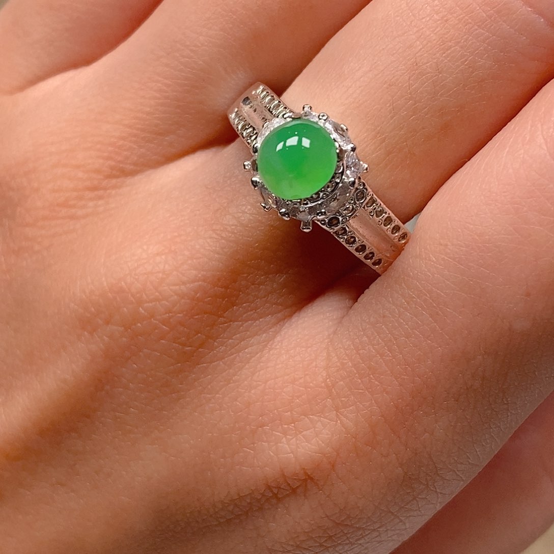 翡翠戒指未镶嵌绿蛋面