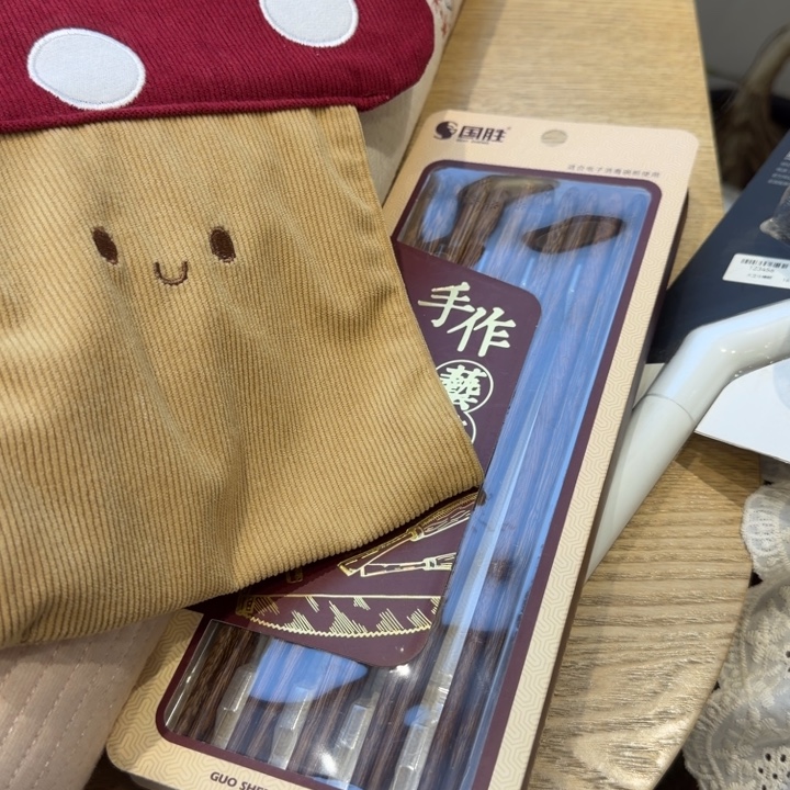 筷子抽纸袋马桶刷各一