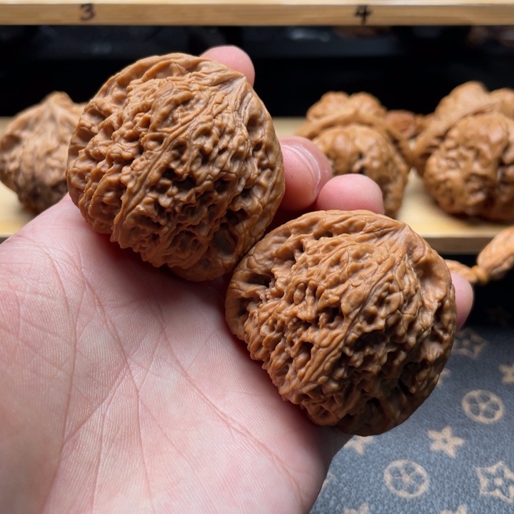核桃南疆石文玩核桃