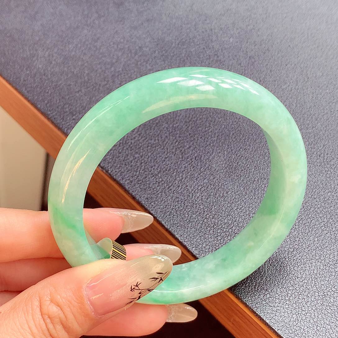 翡翠手镯未镶嵌缅甸翡翠