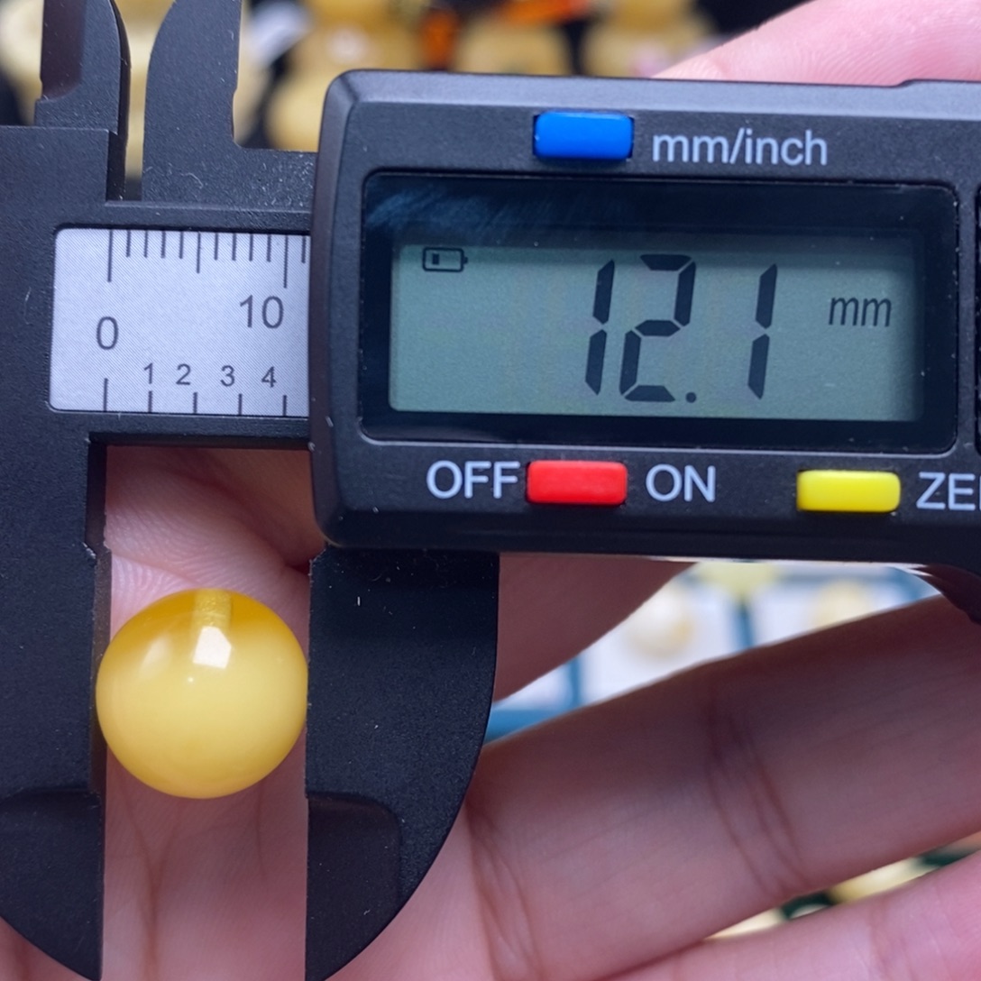 蜜蜡未镶嵌珠宝奇石