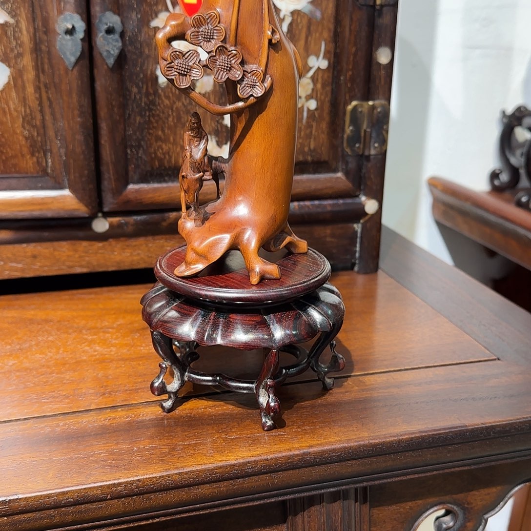 社***爷黄杨木摆件和底座一套