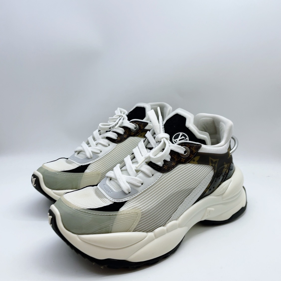 95新 LouisVuitton/路易威登 37码女run 55白棕老花运动鞋my014