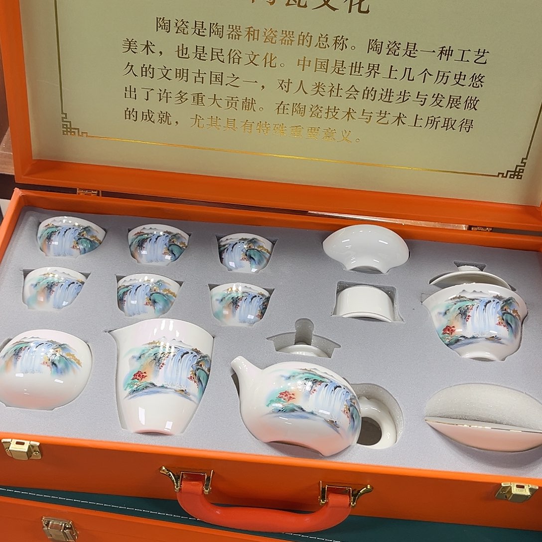 孤品茶具套装等。         