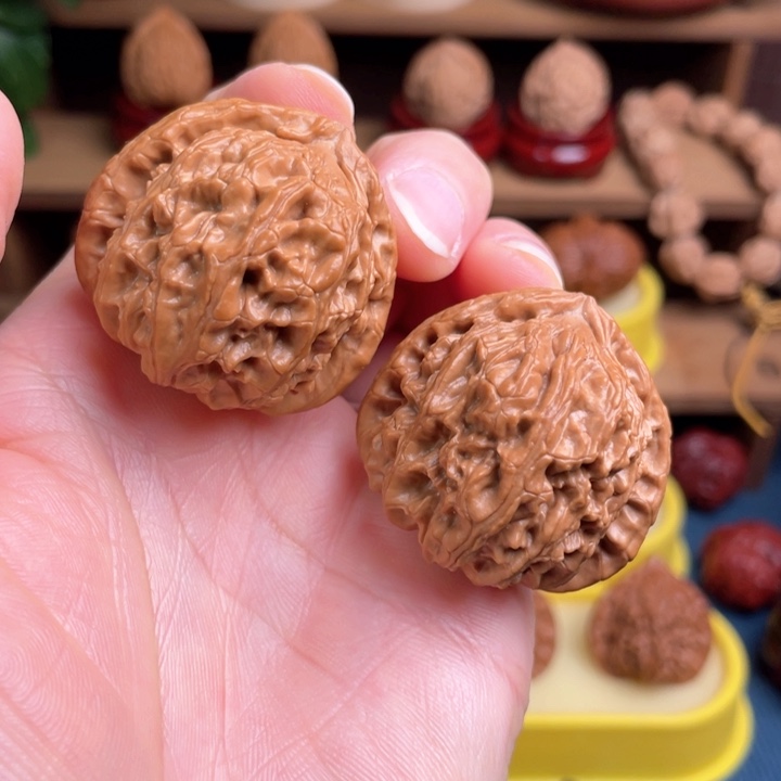 文玩核桃把件三角白40