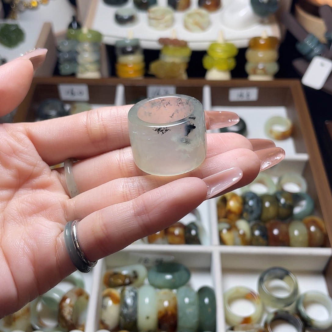 蛇纹石玉未镶嵌戒指18.3