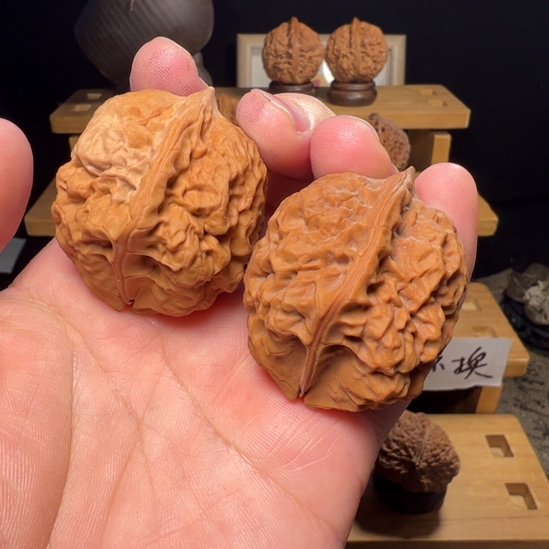 文玩核桃吊坠蟠龙橄榄石高45mm，39mm肚