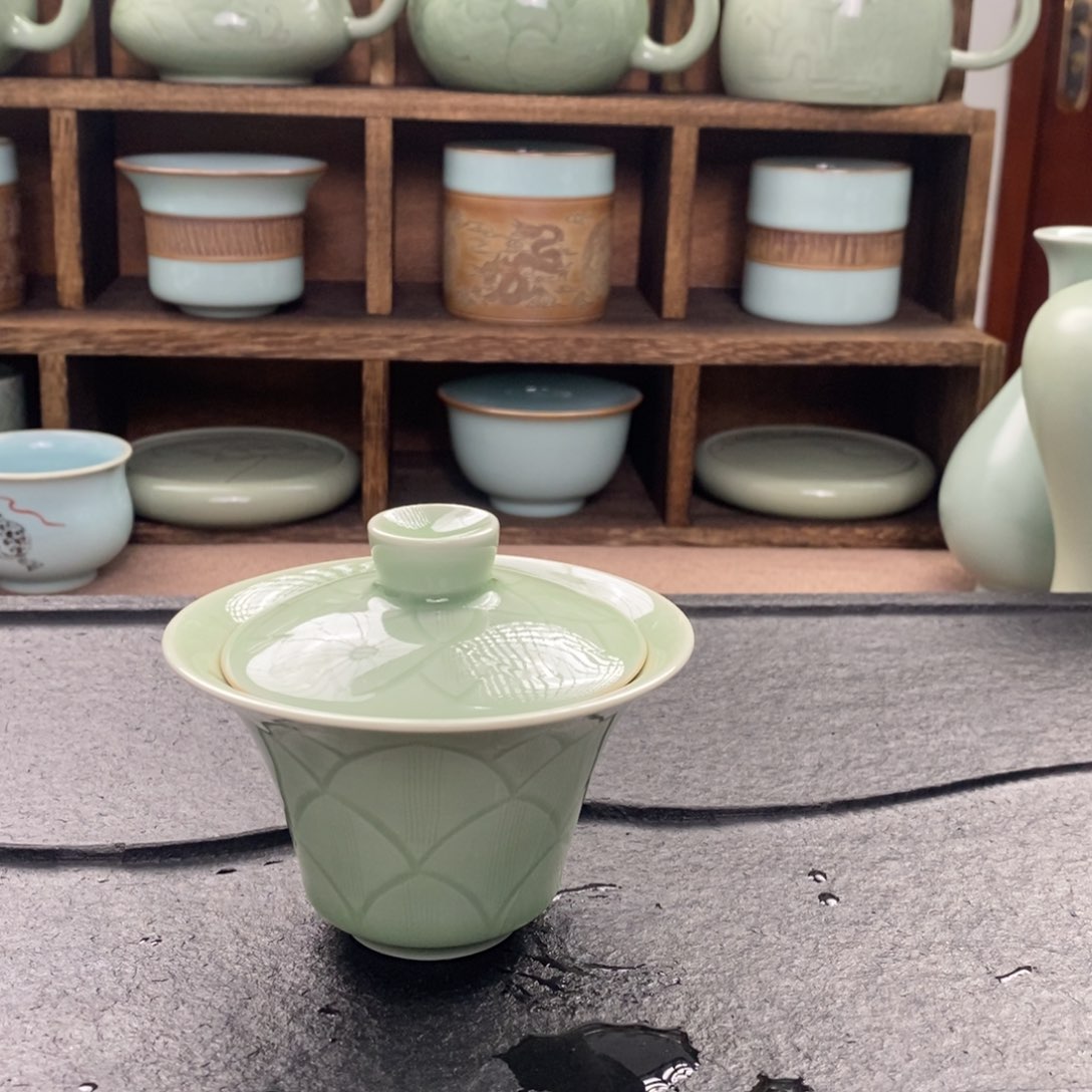 【闪购商品】豆绿两才盖碗微微瑕。。。。奎奎