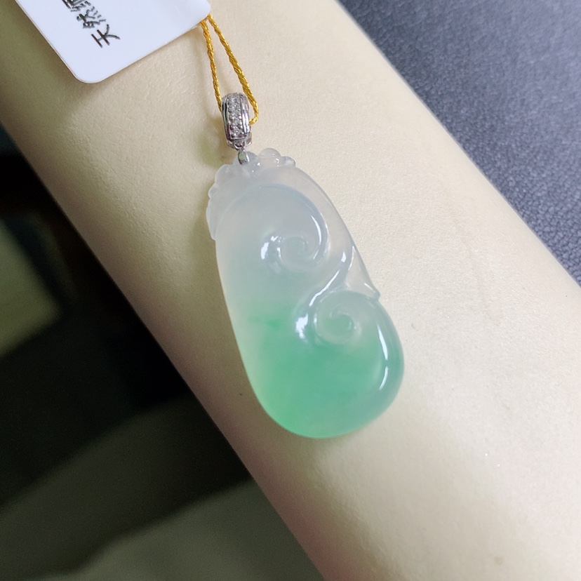 【闪购商品】翡翠颈饰18K金镶嵌如意