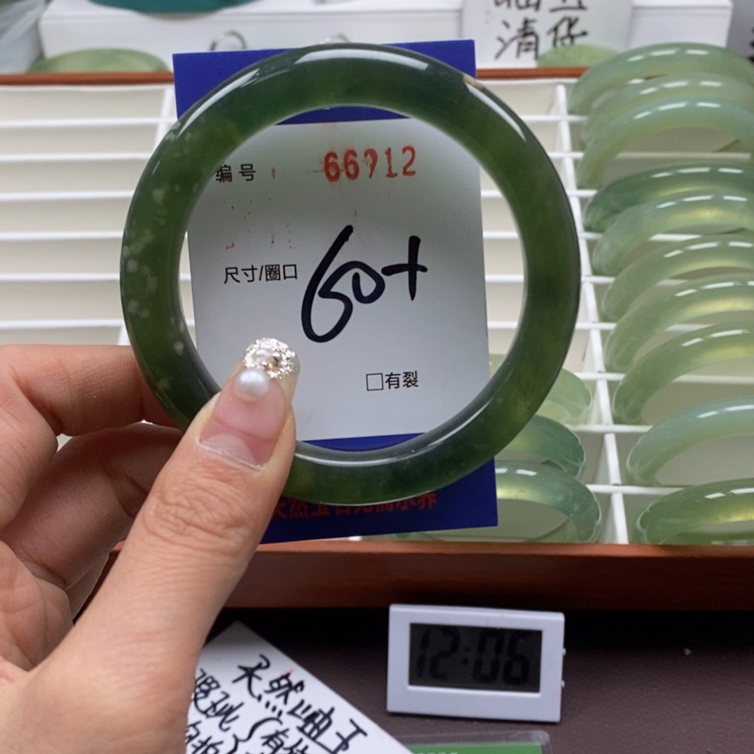 蛇纹石玉手镯未镶嵌